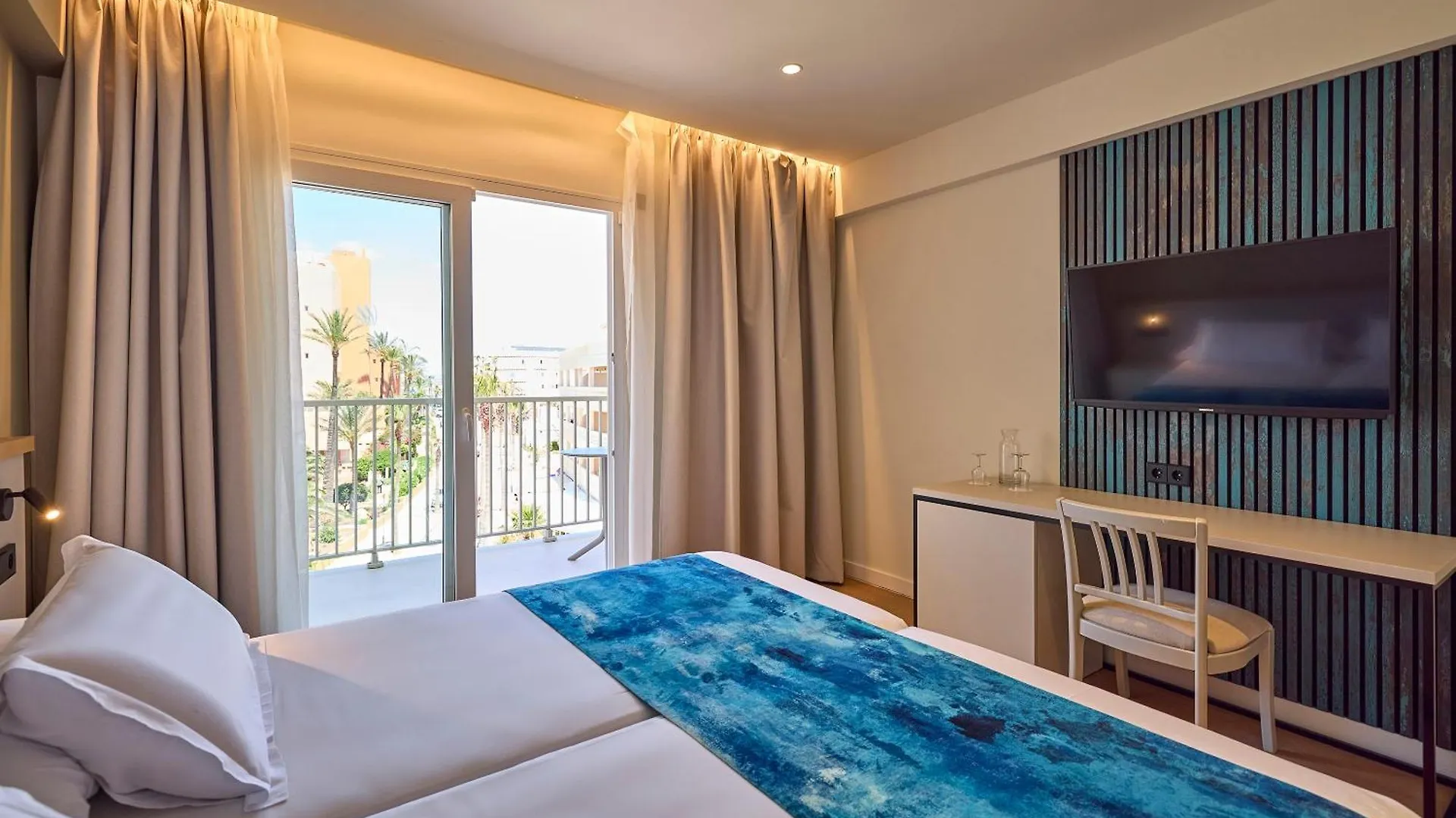 Universal Hotel Romantica Colonia de Sant Jordi 4*,